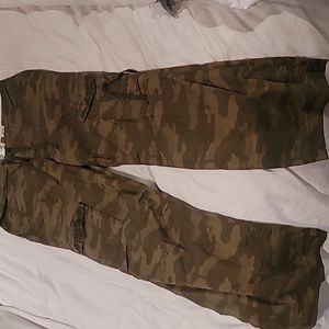 Old Navy camo cargo lace trimmed drawstring 10 regular